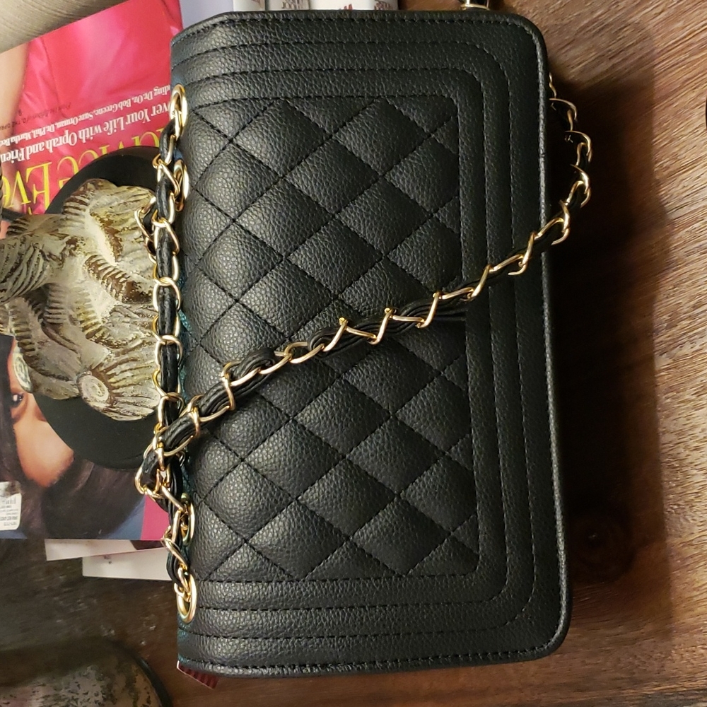 Quilted Messenger Flap Bag Medium - Picture 7 of 11